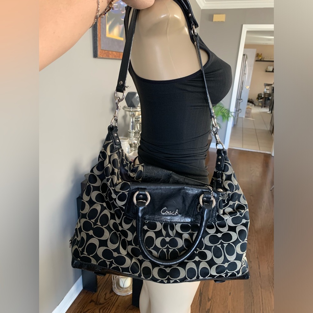 🖤Coach Large Black and Gray Signature Canvas Crossbody Bag🖤